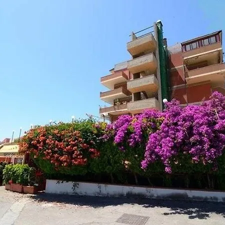 Comeinsicily - Rocce Nere * Giardini Naxos