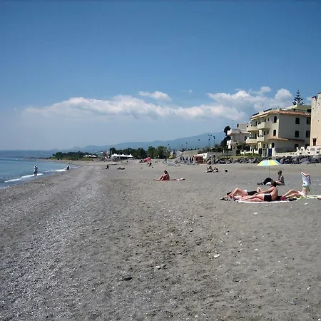 Comeinsicily - Rocce Nere Giardini-Naxos